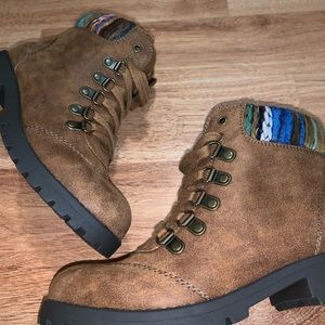 NWOT! Super Cute Boots!